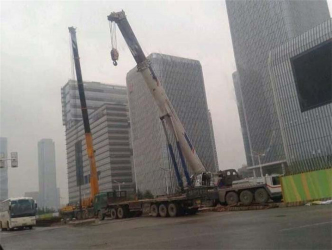 稻城县25吨吊车能吊多重设备？
