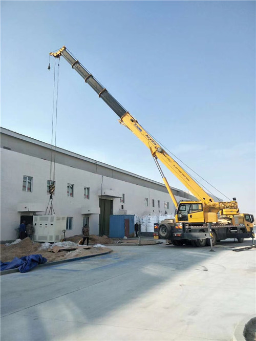 稻城县“超载就喊停”—— 吊车的 “重量保镖” 技术