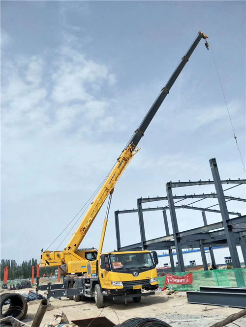 稻城县超高层建筑钢结构吊装案例